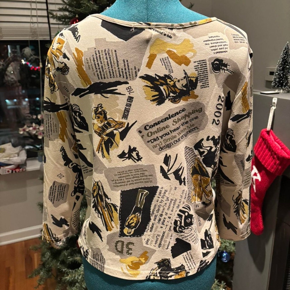 ✨Vintage✨ Graphic Print Long Sleeve Top, model shopping neutral print - Picture 3 of 8